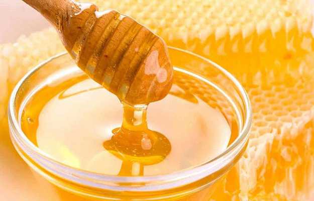 रूखे बालों के लिए शहद है उपयोगी - Honey benefits for dry hair in Hindi